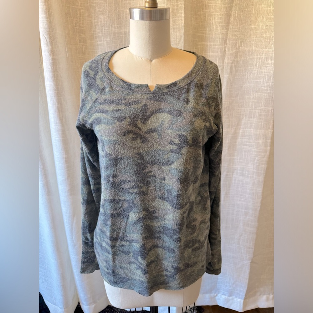 MICHAEL STARS CAMO SWEATER